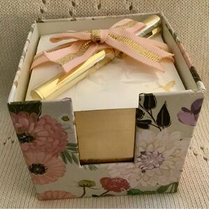 Brand New “PAPYRUS PEN NOTE Pink & Purple Flowers 600 NOTES ORGANIZER.